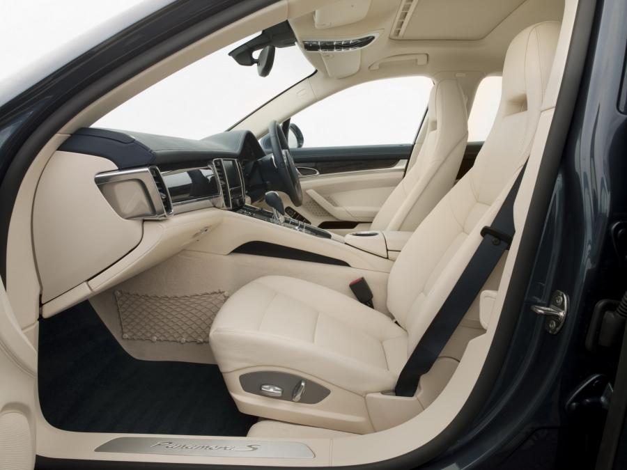  Porsche Panamera 4S 2009 года  (UK) (фото 7 из 17)